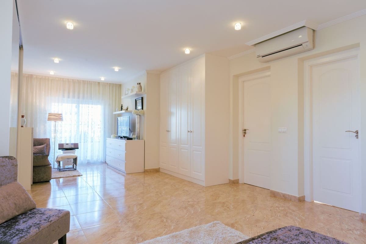 Chalet de 7 habitaciones en Los Balcones en venta con piscina garaje - 930.000 € (Ref: 8979183)