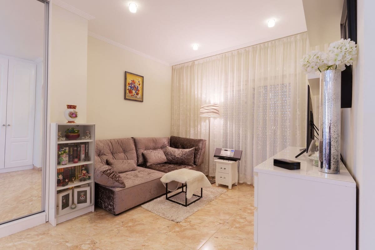 Chalet de 7 habitaciones en Los Balcones en venta con piscina garaje - 930.000 € (Ref: 8979183)