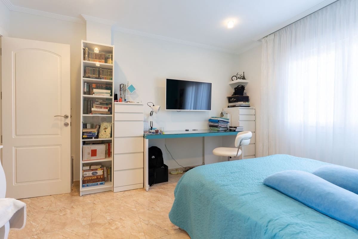 Chalet de 7 habitaciones en Los Balcones en venta con piscina garaje - 930.000 € (Ref: 8979183)
