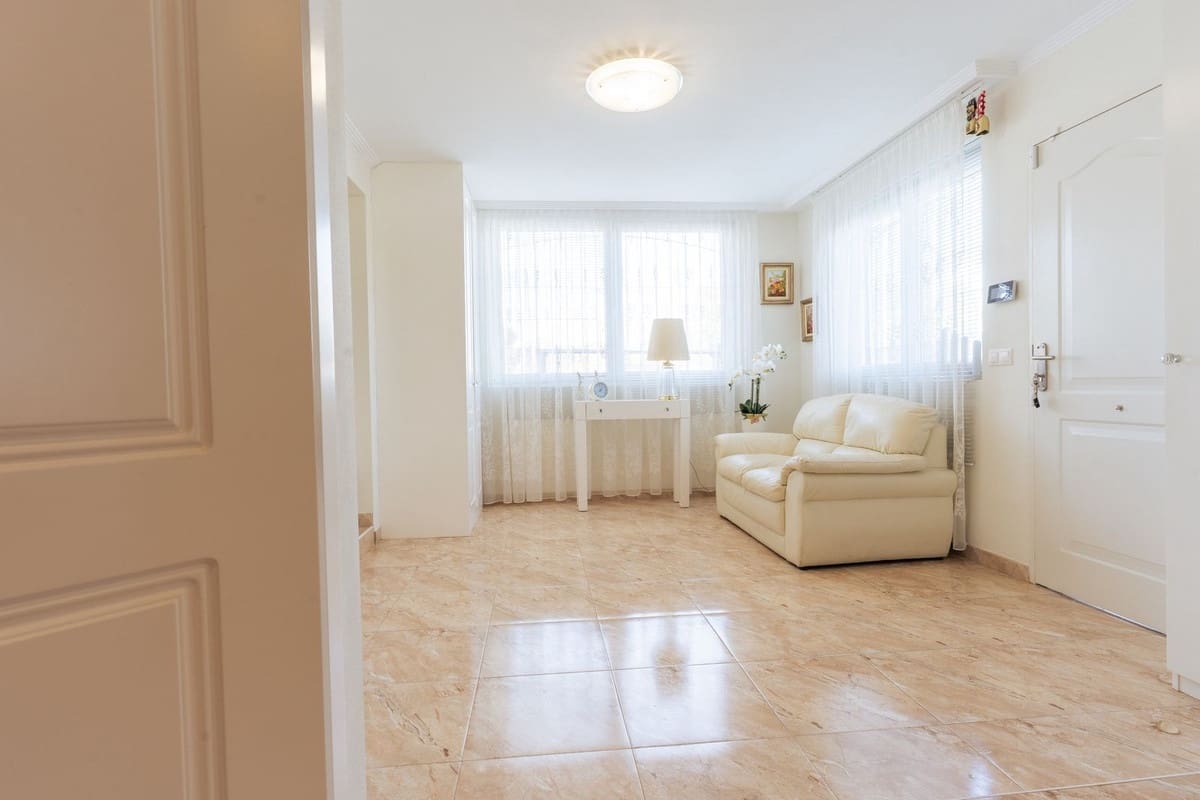Chalet de 7 habitaciones en Los Balcones en venta con piscina garaje - 930.000 € (Ref: 8979183)