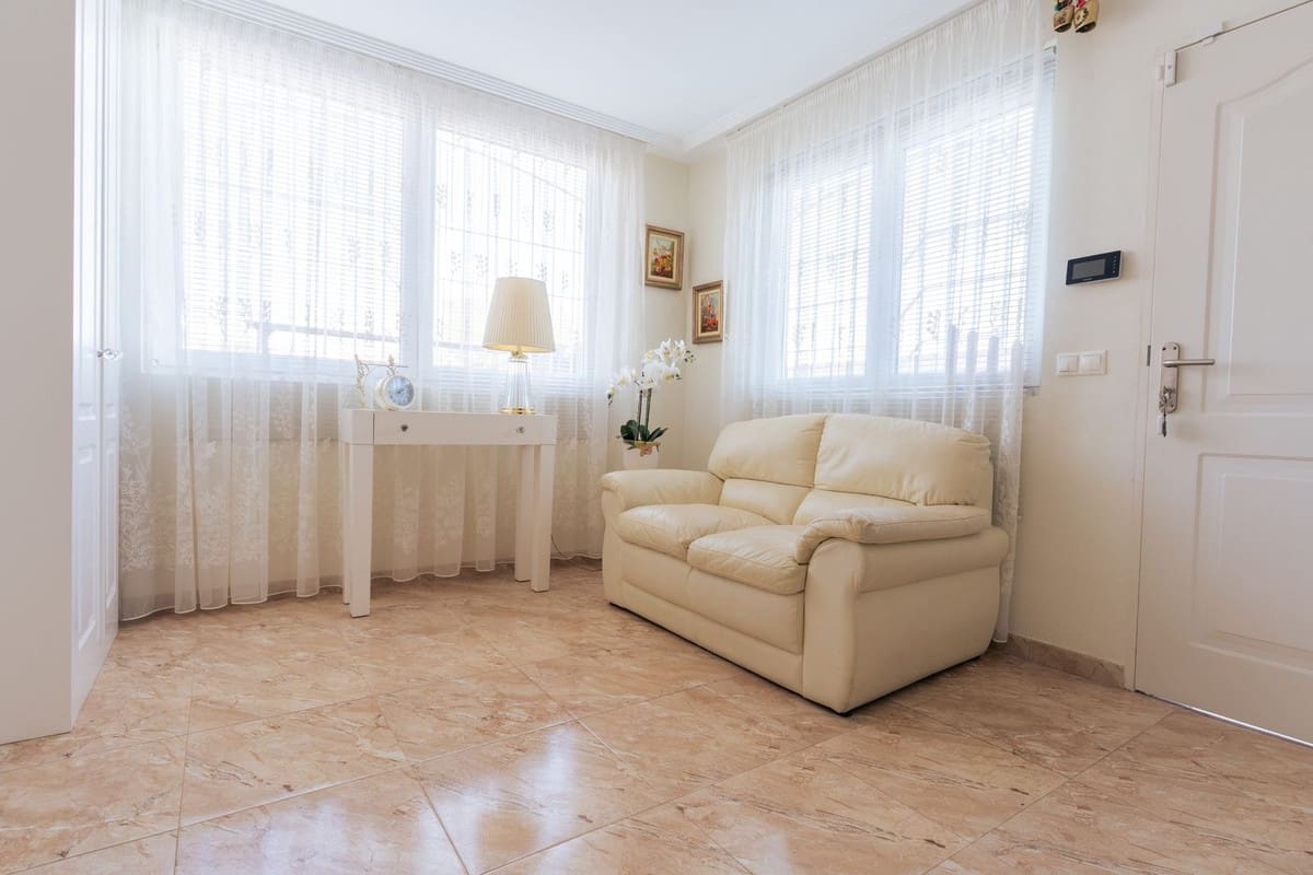 Chalet de 7 habitaciones en Los Balcones en venta con piscina garaje - 930.000 € (Ref: 8979183)