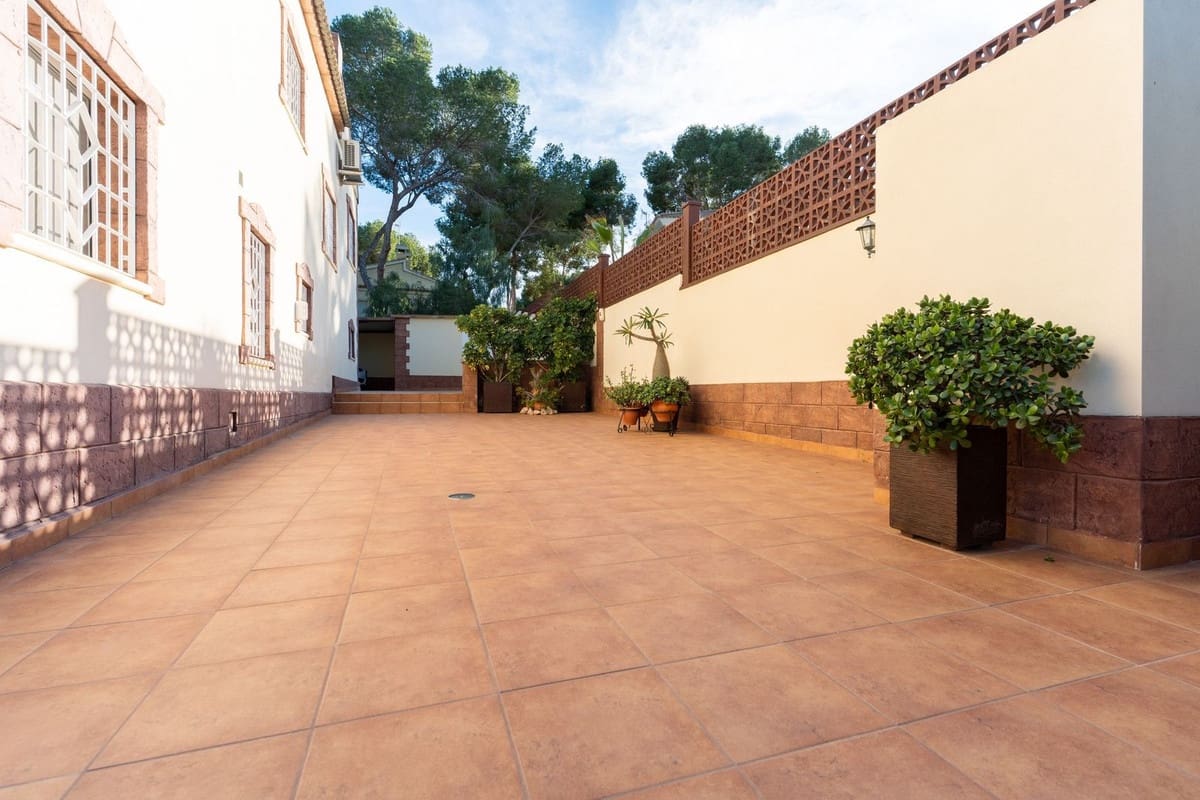 Chalet de 7 habitaciones en Los Balcones en venta con piscina garaje - 930.000 € (Ref: 8979183)