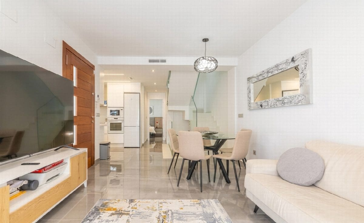 3 bedroom Villa for sale in Torrevieja with pool - € 660,000 (Ref: 8988208)