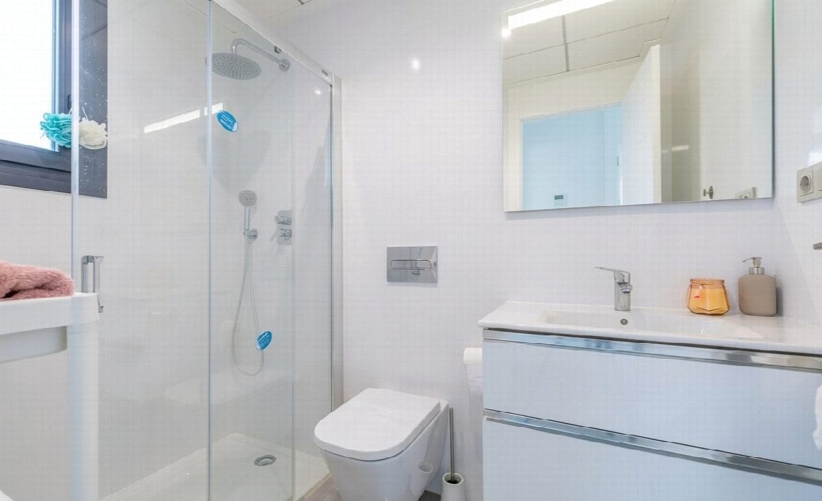 3 bedroom Villa for sale in Torrevieja with pool - € 660,000 (Ref: 8988208)