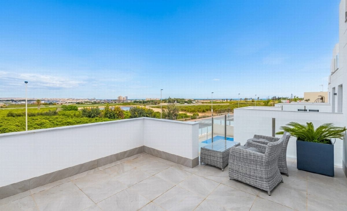 3 bedroom Villa for sale in Torrevieja with pool - € 660,000 (Ref: 8988208)