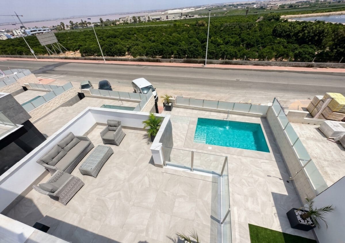 3 bedroom Villa for sale in Torrevieja with pool - € 660,000 (Ref: 8988208)