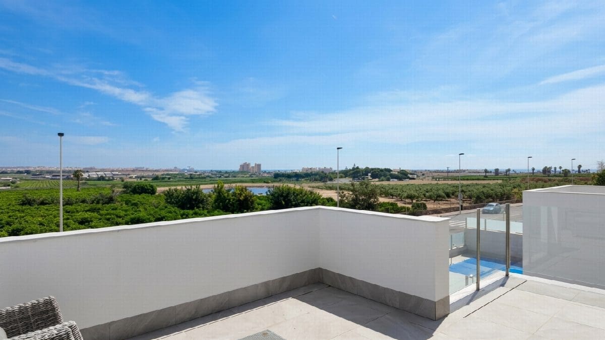 3 bedroom Villa for sale in Torrevieja with pool - € 660,000 (Ref: 8988208)