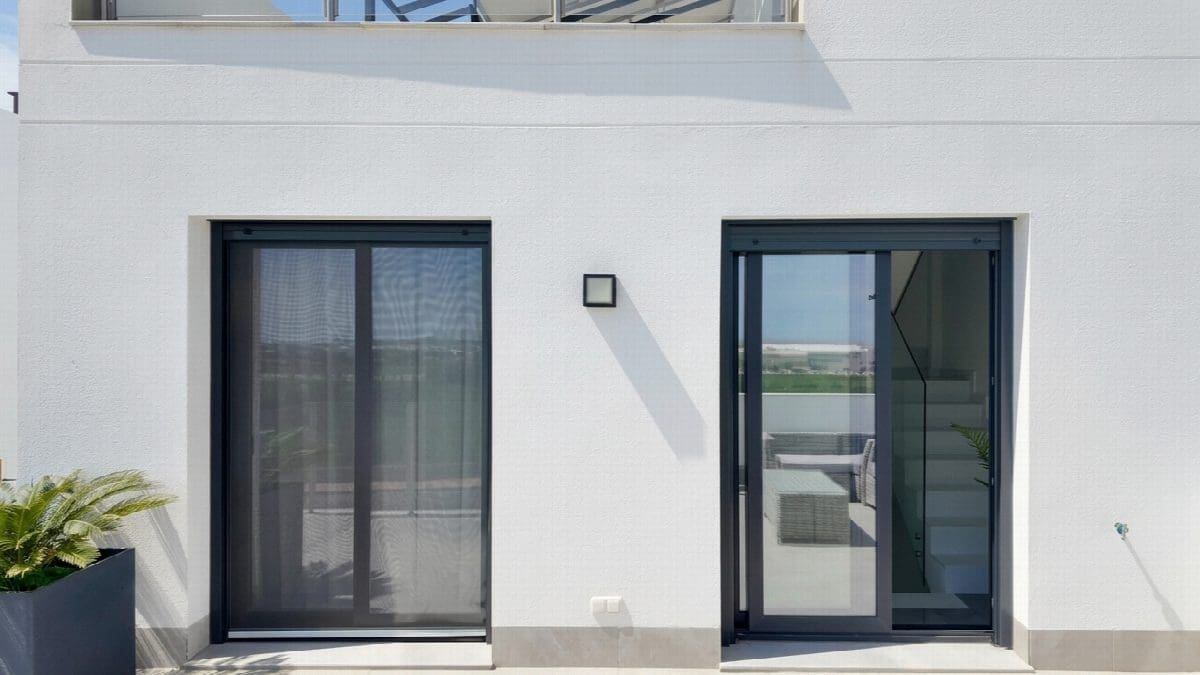 3 bedroom Villa for sale in Torrevieja with pool - € 660,000 (Ref: 8988208)