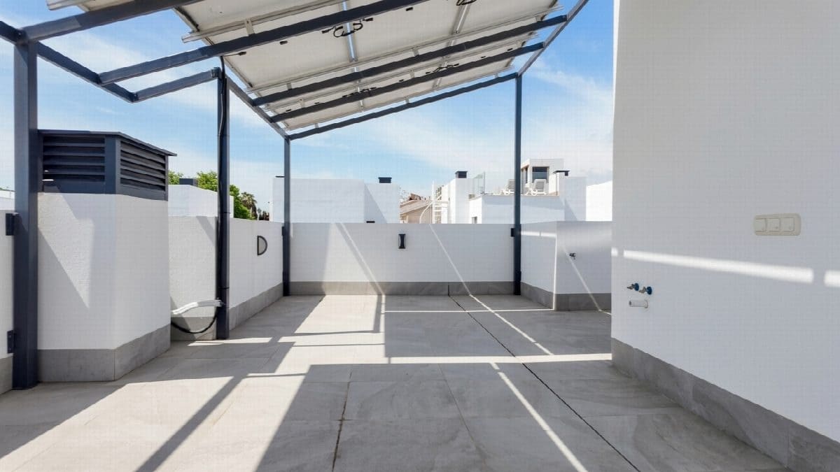 3 bedroom Villa for sale in Torrevieja with pool - € 660,000 (Ref: 8988208)