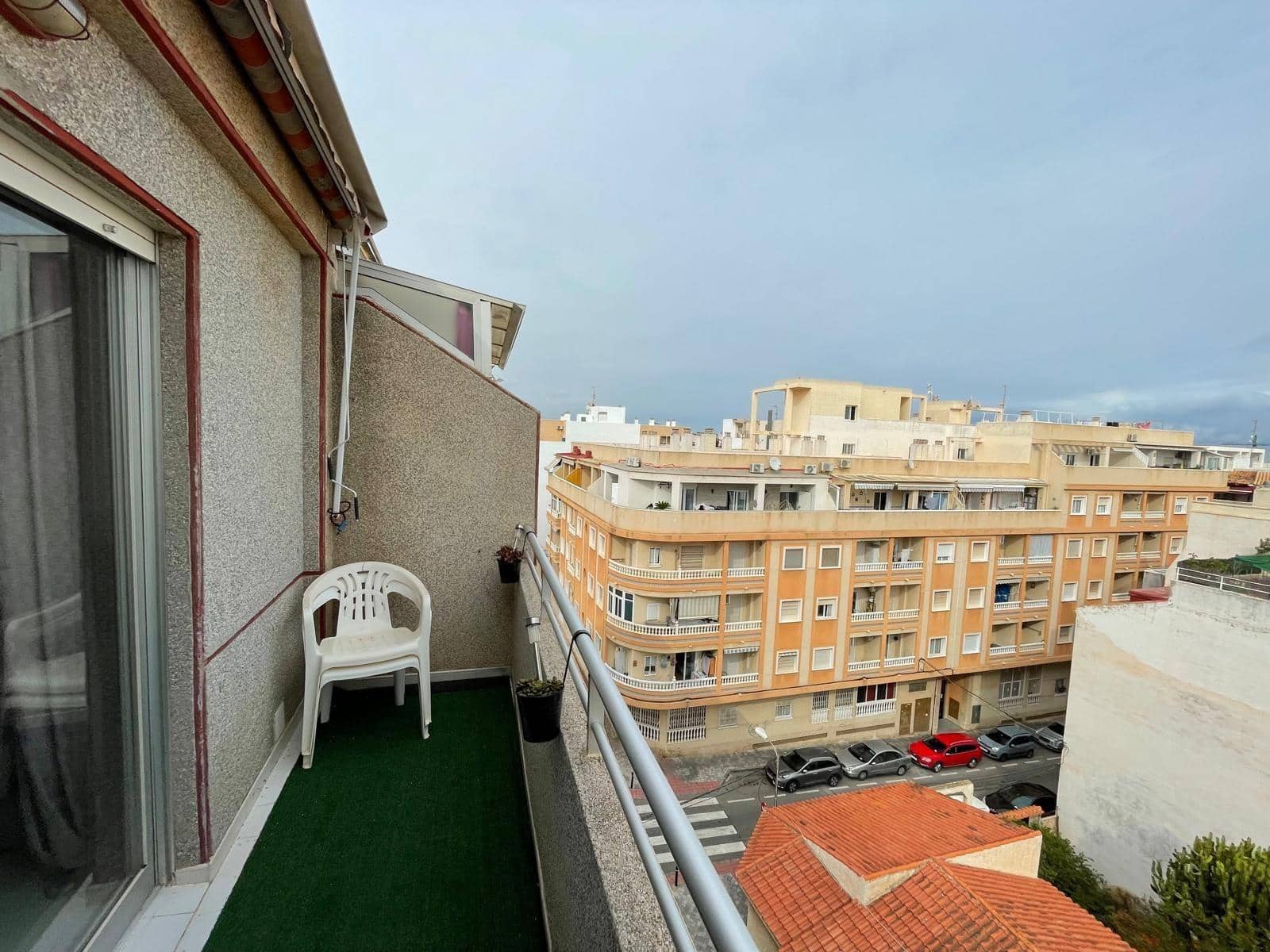 Ático de 2 habitaciones en Torrevieja en venta - 142.000 € (Ref: 8988226)