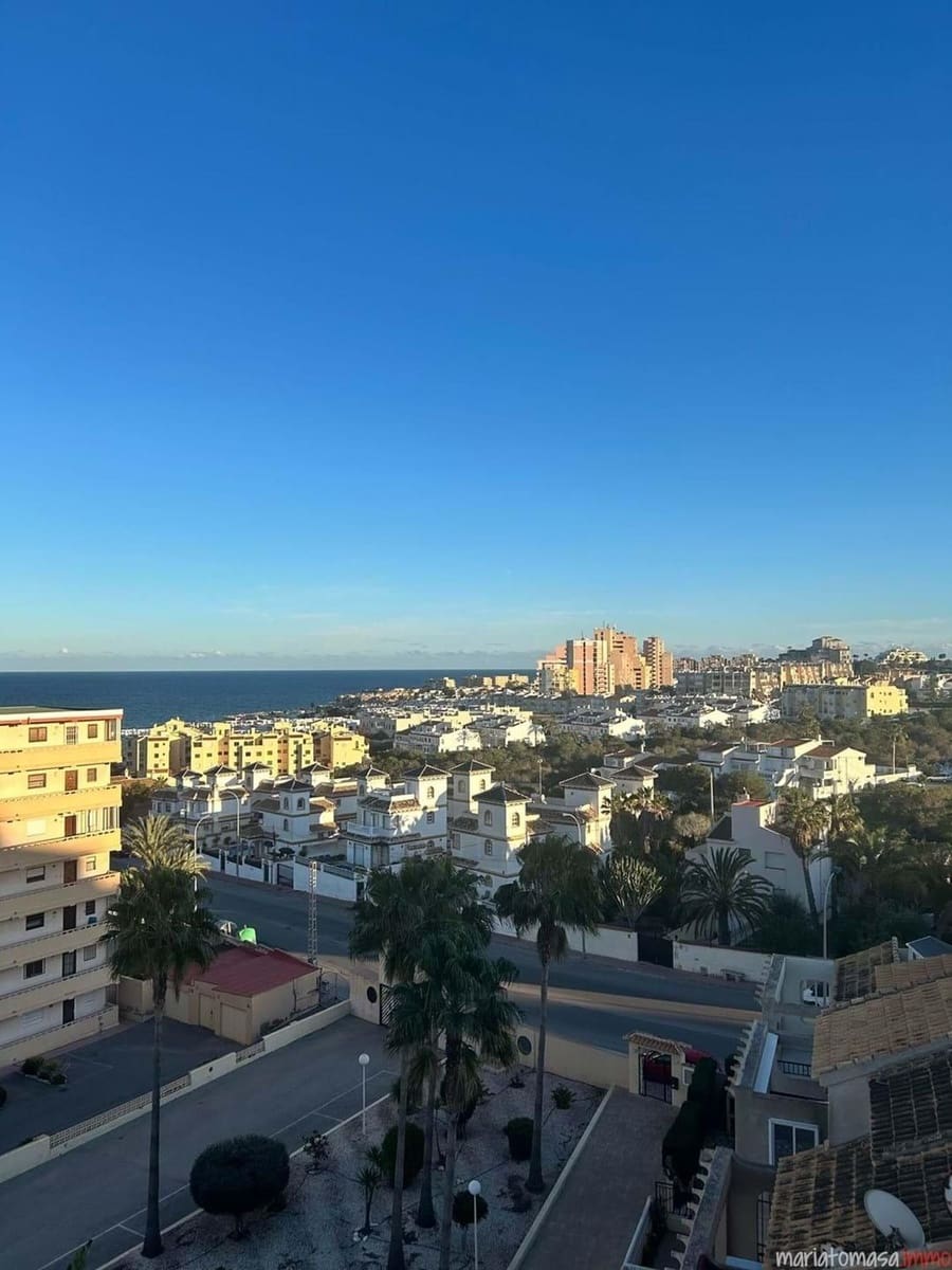 2 chambre Penthouse à vendre à Torrevieja avec piscine - 350 000 € (Ref: 8994614)