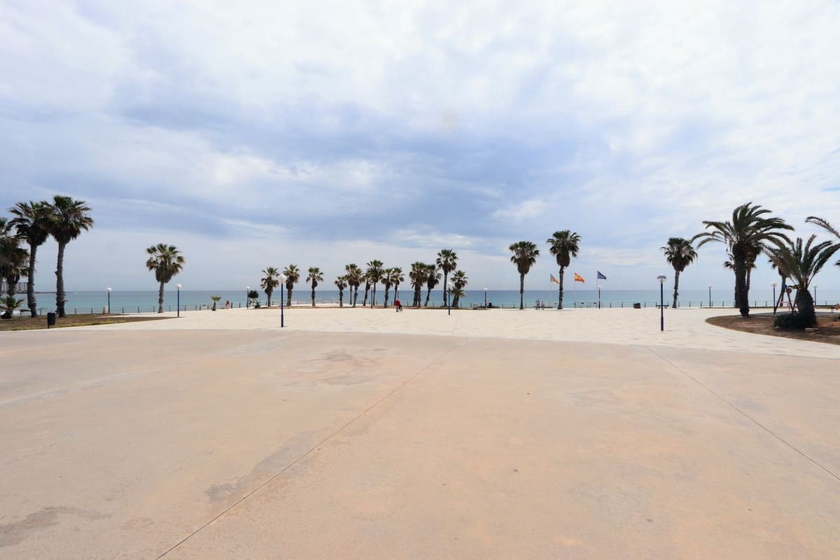 3 bedroom Apartment for sale in Playa Flamenca with pool - € 340,000 (Ref: 8998449)