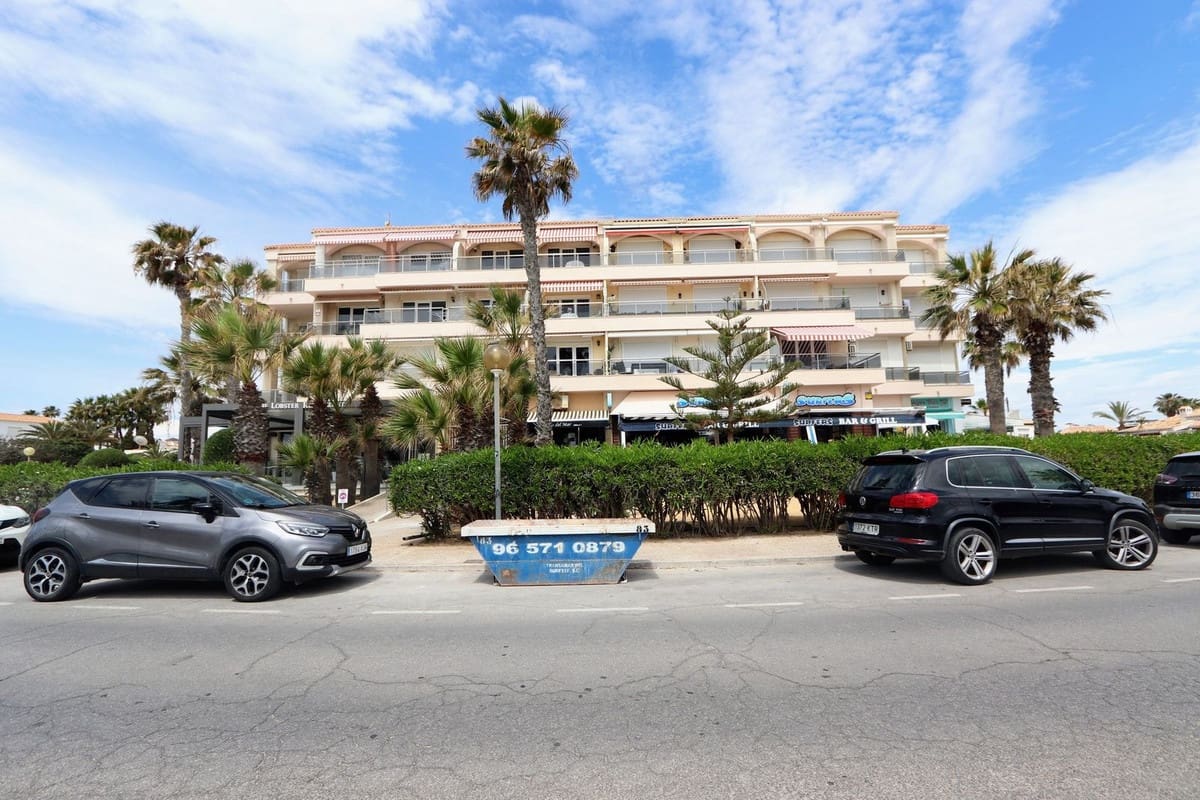 3 bedroom Apartment for sale in Playa Flamenca with pool - € 340,000 (Ref: 8998449)
