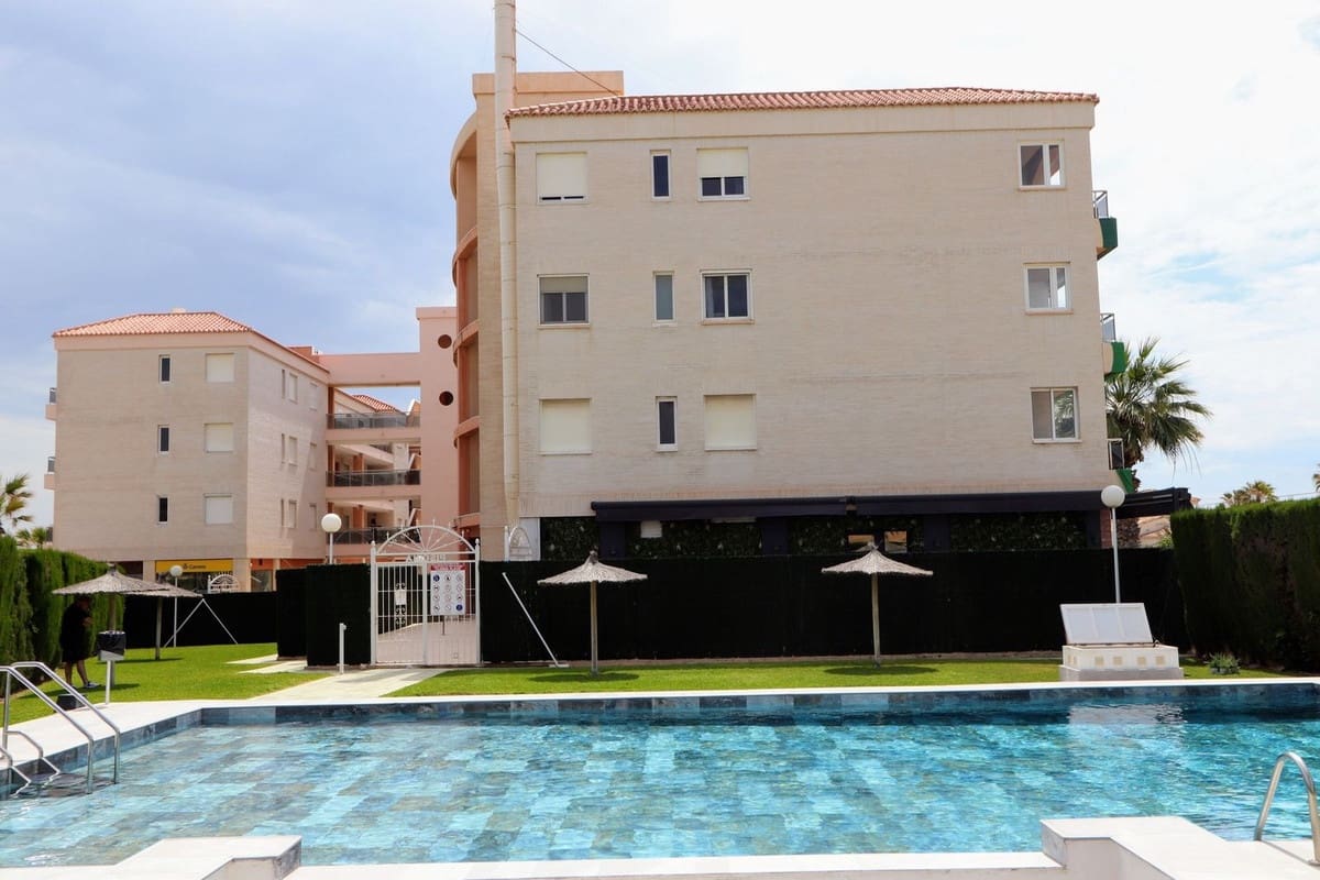 3 bedroom Apartment for sale in Playa Flamenca with pool - € 340,000 (Ref: 8998449)