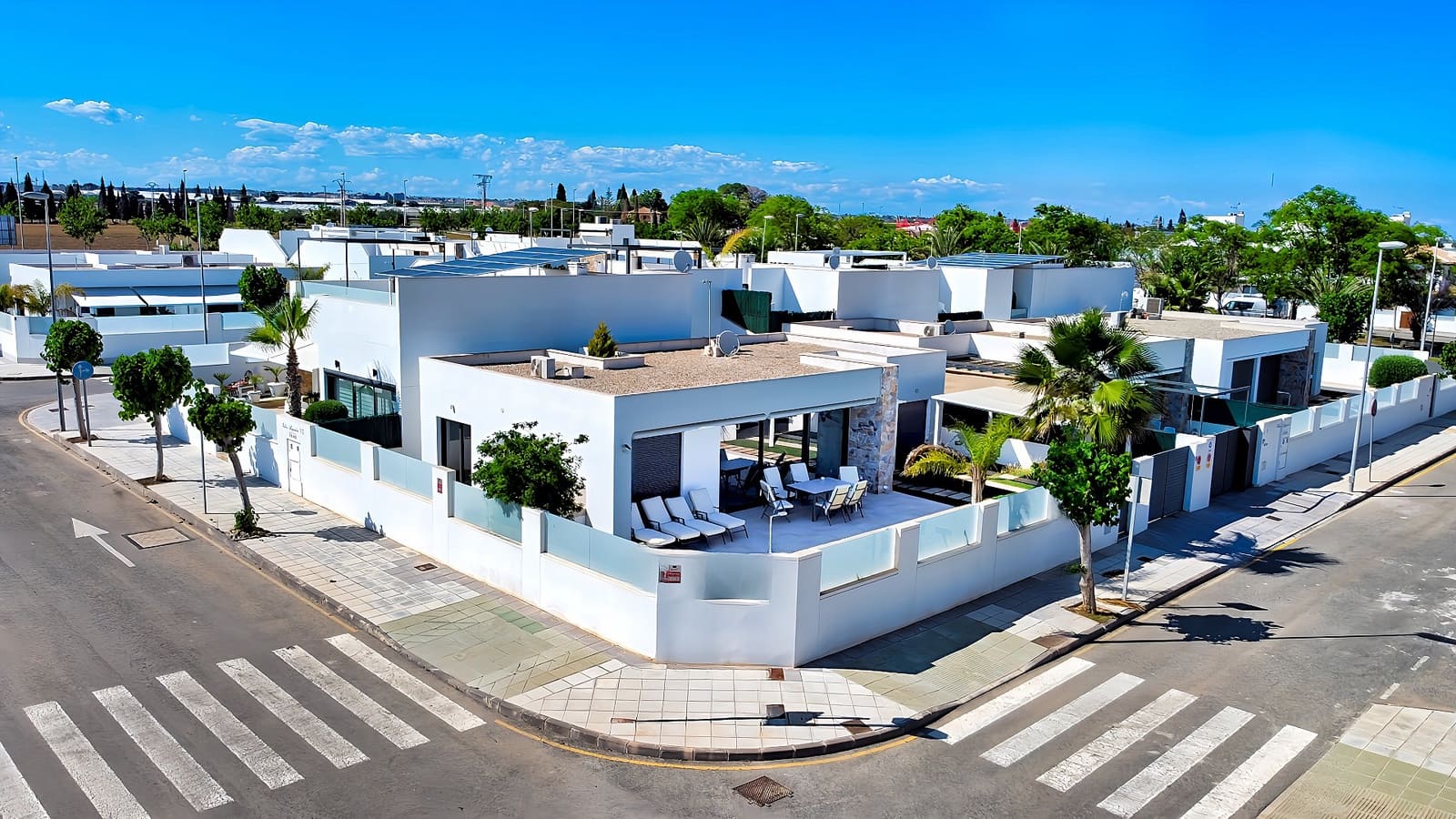 Chalet de 3 habitaciones en Pilar de la Horadada en venta - 495.000 € (Ref: 8998453)