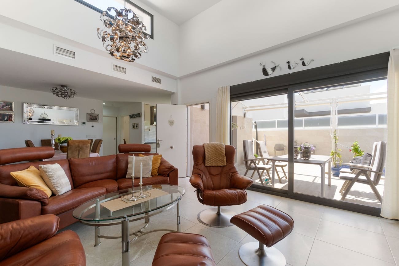 2 bedroom Villa for sale in Daya Nueva - € 359,000 (Ref: 8998457)