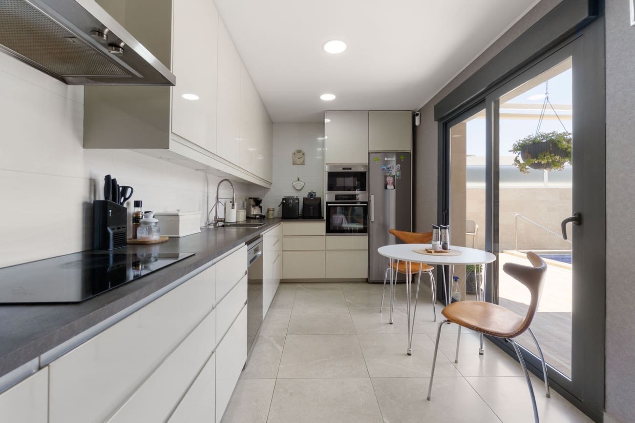 2 bedroom Villa for sale in Daya Nueva - € 359,000 (Ref: 8998457)