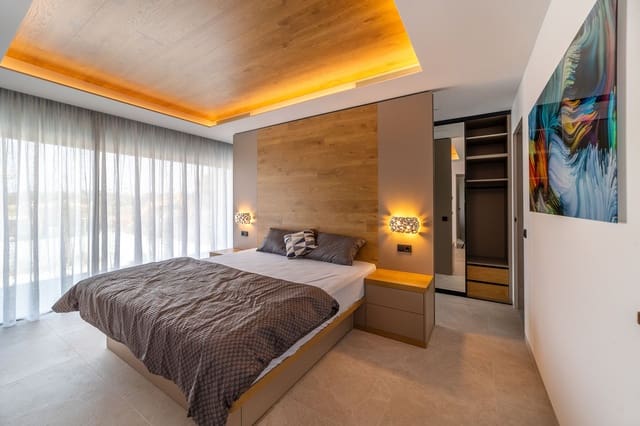Chalet de 5 habitaciones en Nueva Alcántara, Marbella en venta con piscina - 2.995.000 € (Ref: 9002921)
