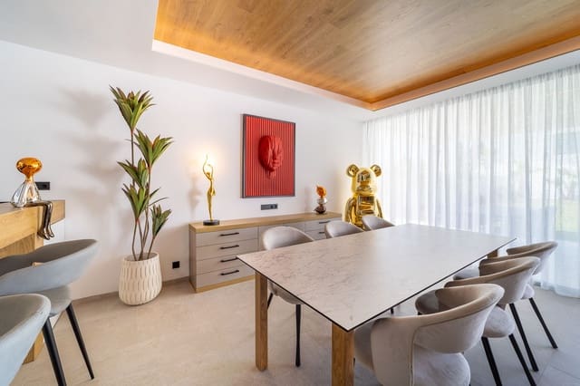 Chalet de 5 habitaciones en Nueva Alcántara, Marbella en venta con piscina - 2.995.000 € (Ref: 9002921)