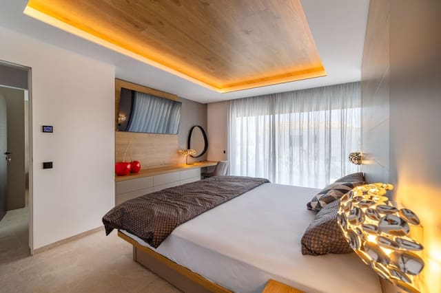 Chalet de 5 habitaciones en Nueva Alcántara, Marbella en venta con piscina - 2.995.000 € (Ref: 9002921)