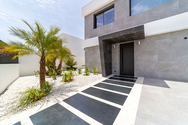Chalet de 5 habitaciones en Nueva Alcántara, Marbella en venta con piscina - 2.995.000 € (Ref: 9002921)