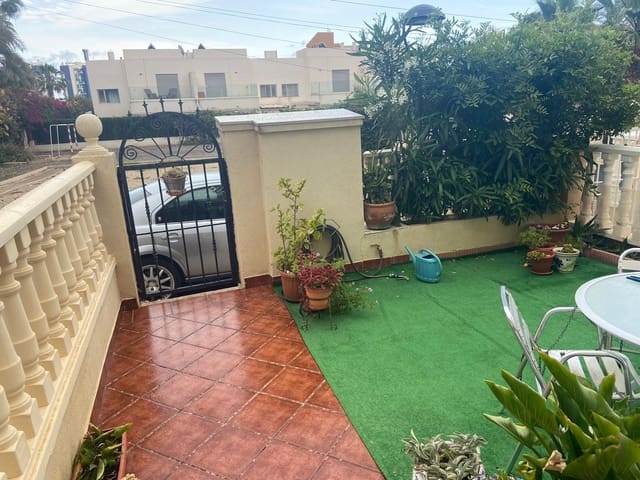 3 soverom Kjedet enebolig til salgs i Villamartin, Orihuela med svømmebasseng - € 279 000 (Ref: 9002935)