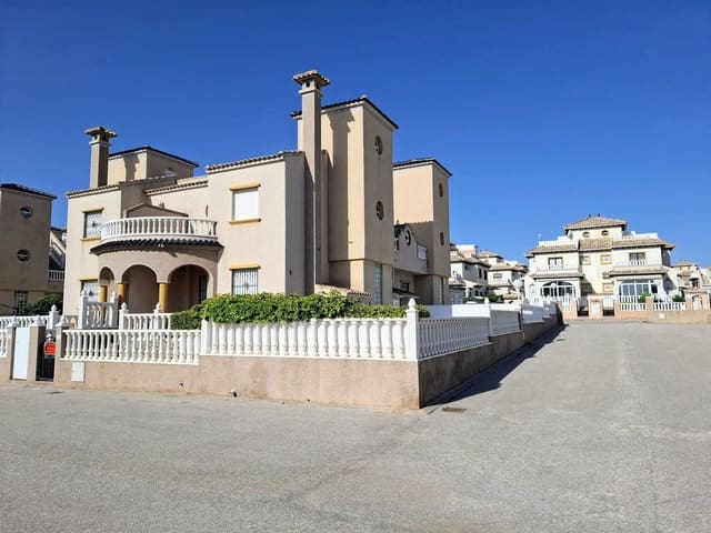3 soveværelse Semi-Rækkehus til salg i Cabo Roig, Orihuela med swimmingpool garage - € 285.000 (Ref: 9002947)