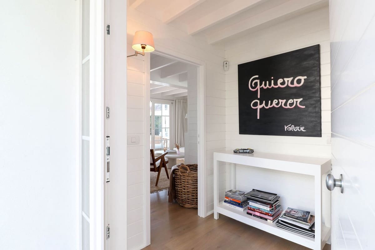 4 bedroom Villa for sale in Benahavis with pool garage - € 1,850,000 (Ref: 9004825)