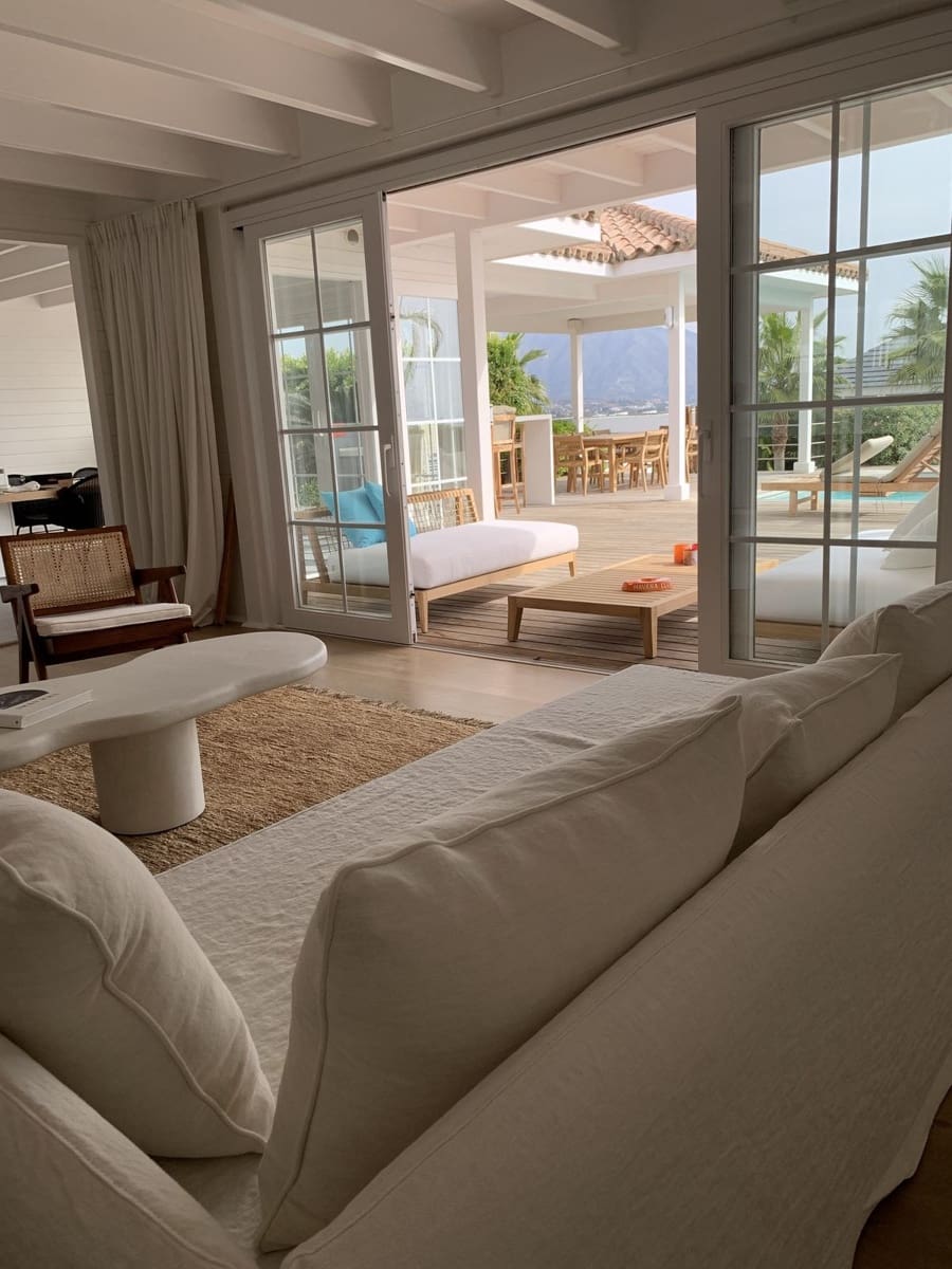 4 bedroom Villa for sale in Benahavis with pool garage - € 1,850,000 (Ref: 9004825)