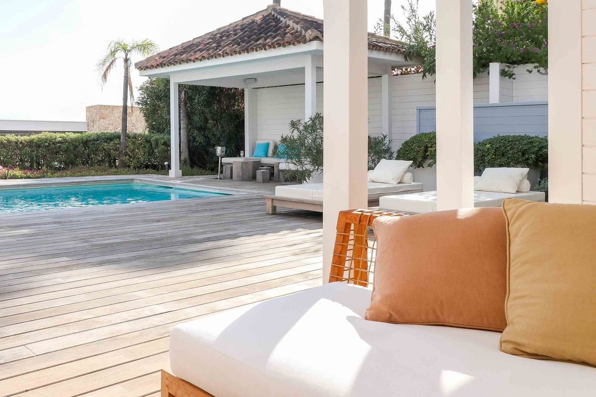 4 bedroom Villa for sale in Benahavis with pool garage - € 1,850,000 (Ref: 9004825)