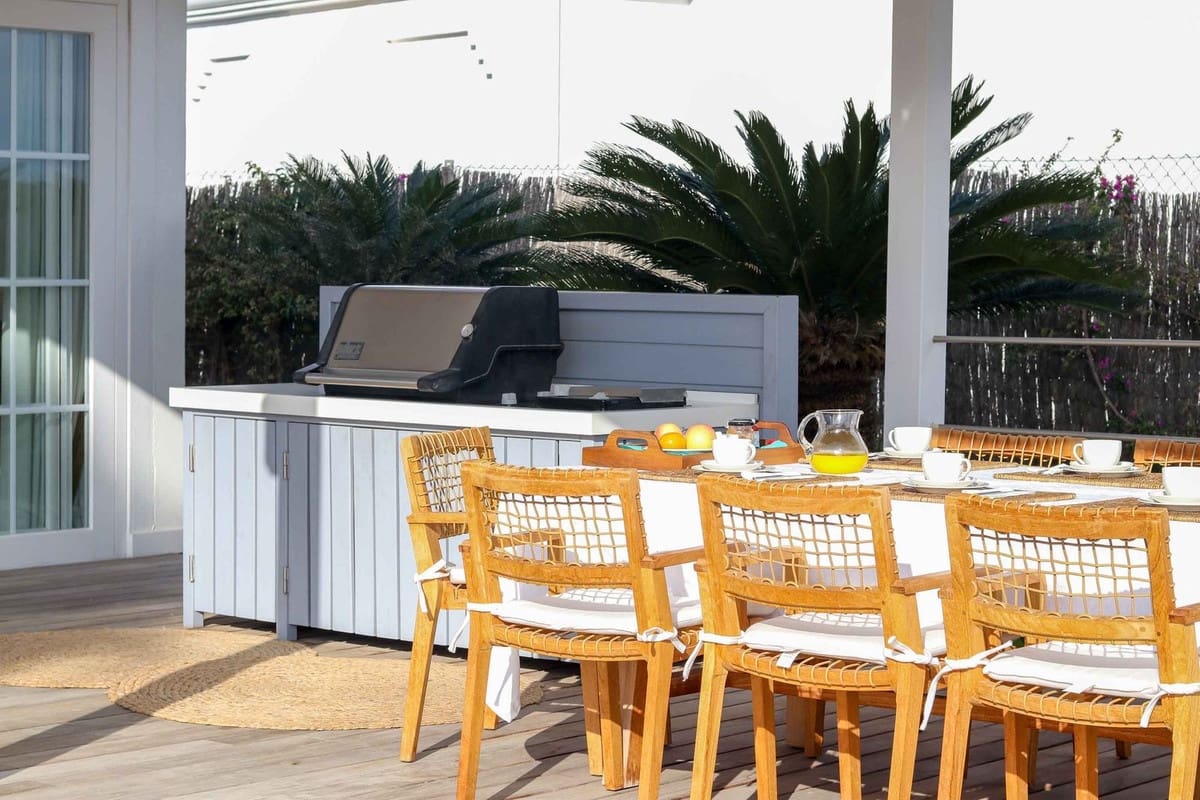 4 bedroom Villa for sale in Benahavis with pool garage - € 1,850,000 (Ref: 9004825)