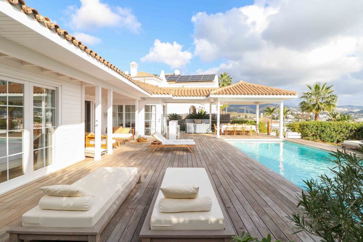4 bedroom Villa for sale in Benahavis with pool garage - € 1,850,000 (Ref: 9004825)