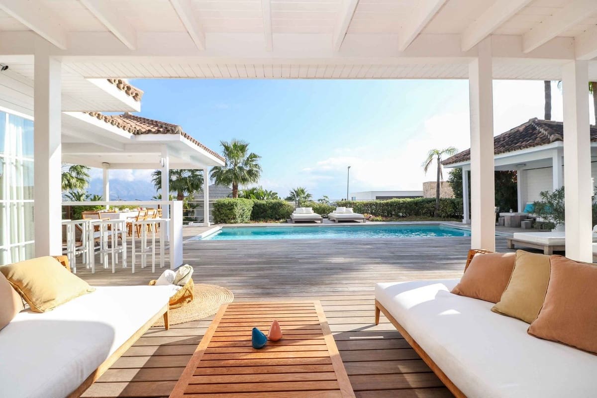 4 bedroom Villa for sale in Benahavis with pool garage - € 1,850,000 (Ref: 9004825)