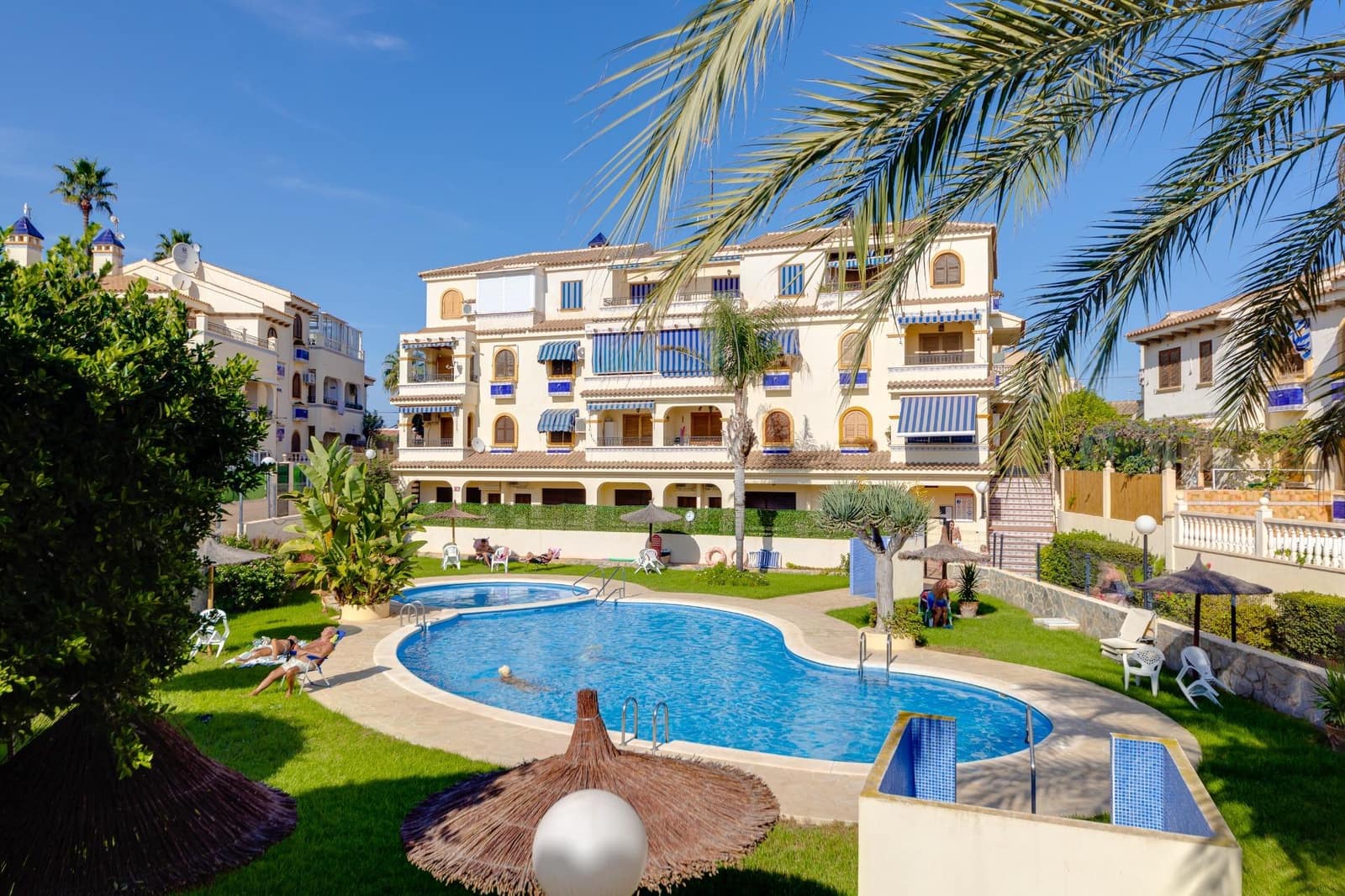 2 soverom Bungalow til salgs i Torrevieja med svømmebasseng - € 180 000 (Ref: 9007816)