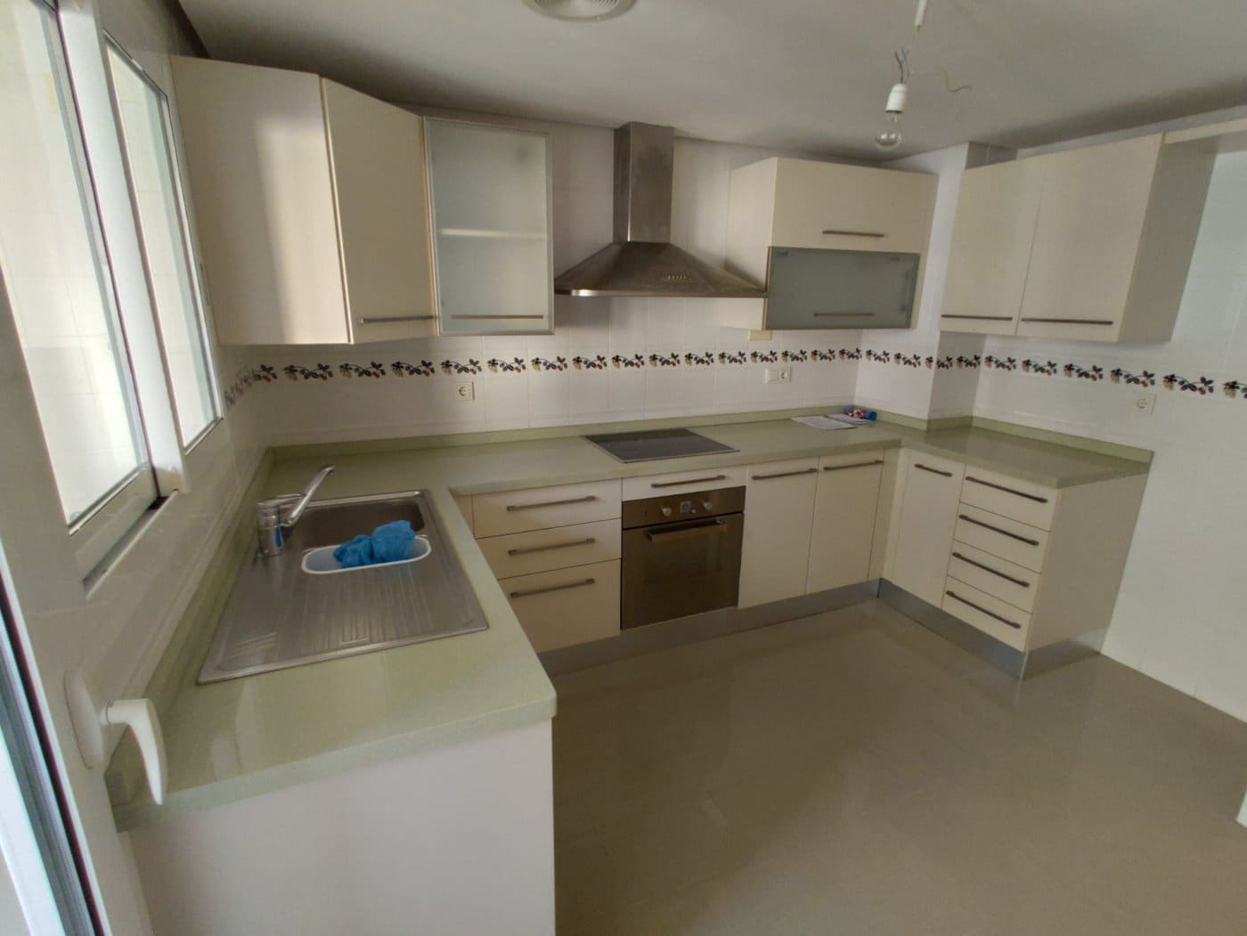 Apartamento de 3 habitaciones en Torrevieja en venta con garaje - 438.900 € (Ref: 9020966)