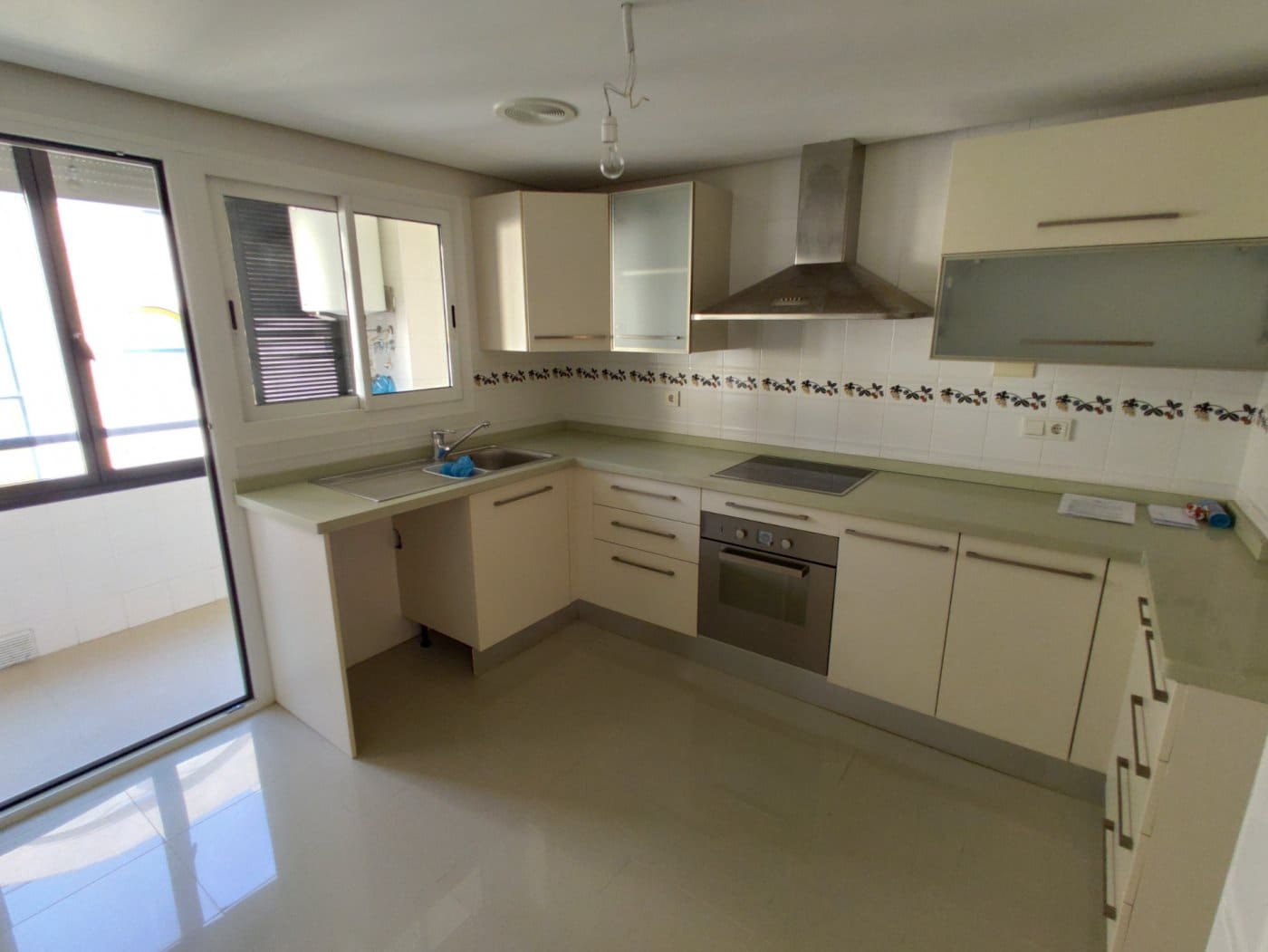 Apartamento de 3 habitaciones en Torrevieja en venta con garaje - 438.900 € (Ref: 9020966)