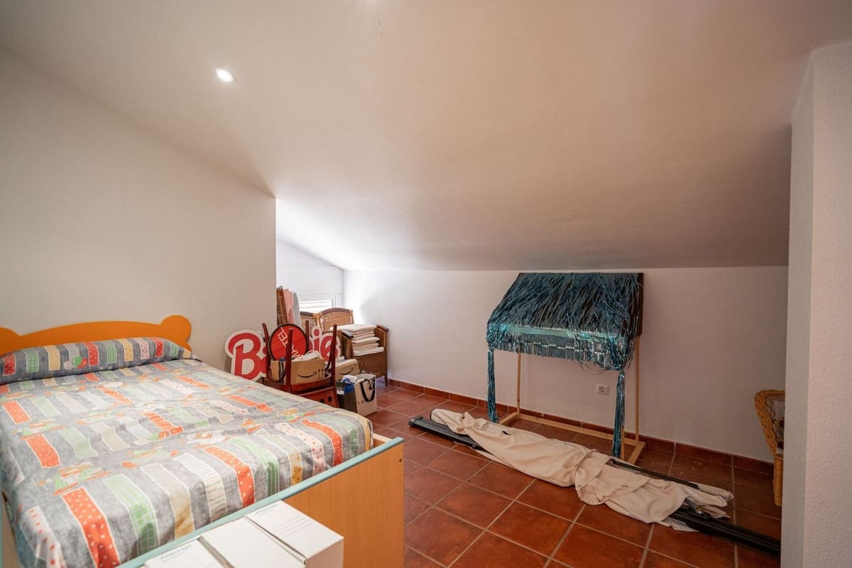 5 quarto Moradia para venda em Torre de la Horadada com piscina garagem - 720 000 € (Ref: 9020972)