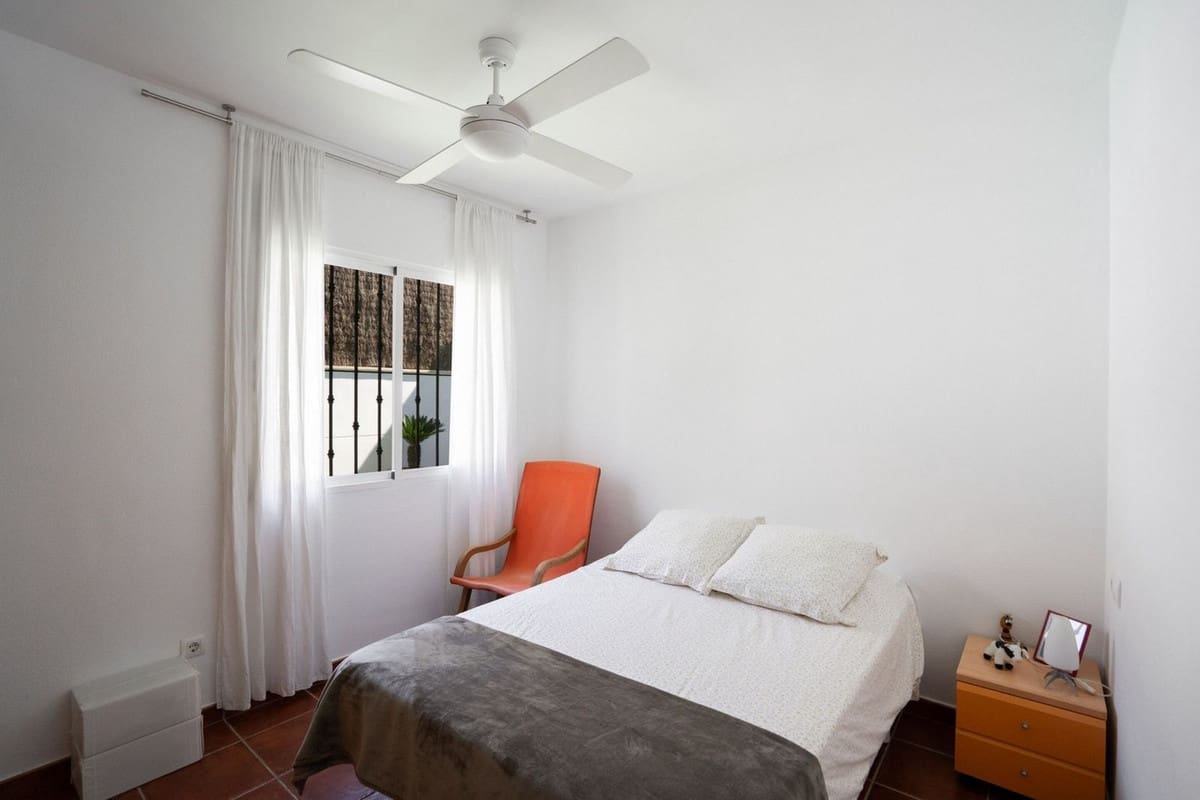 5 bedroom Villa for sale in Torre de la Horadada with pool garage - € 720,000 (Ref: 9020972)