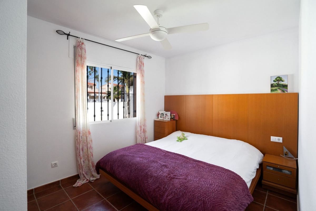 5 bedroom Villa for sale in Torre de la Horadada with pool garage - € 720,000 (Ref: 9020972)