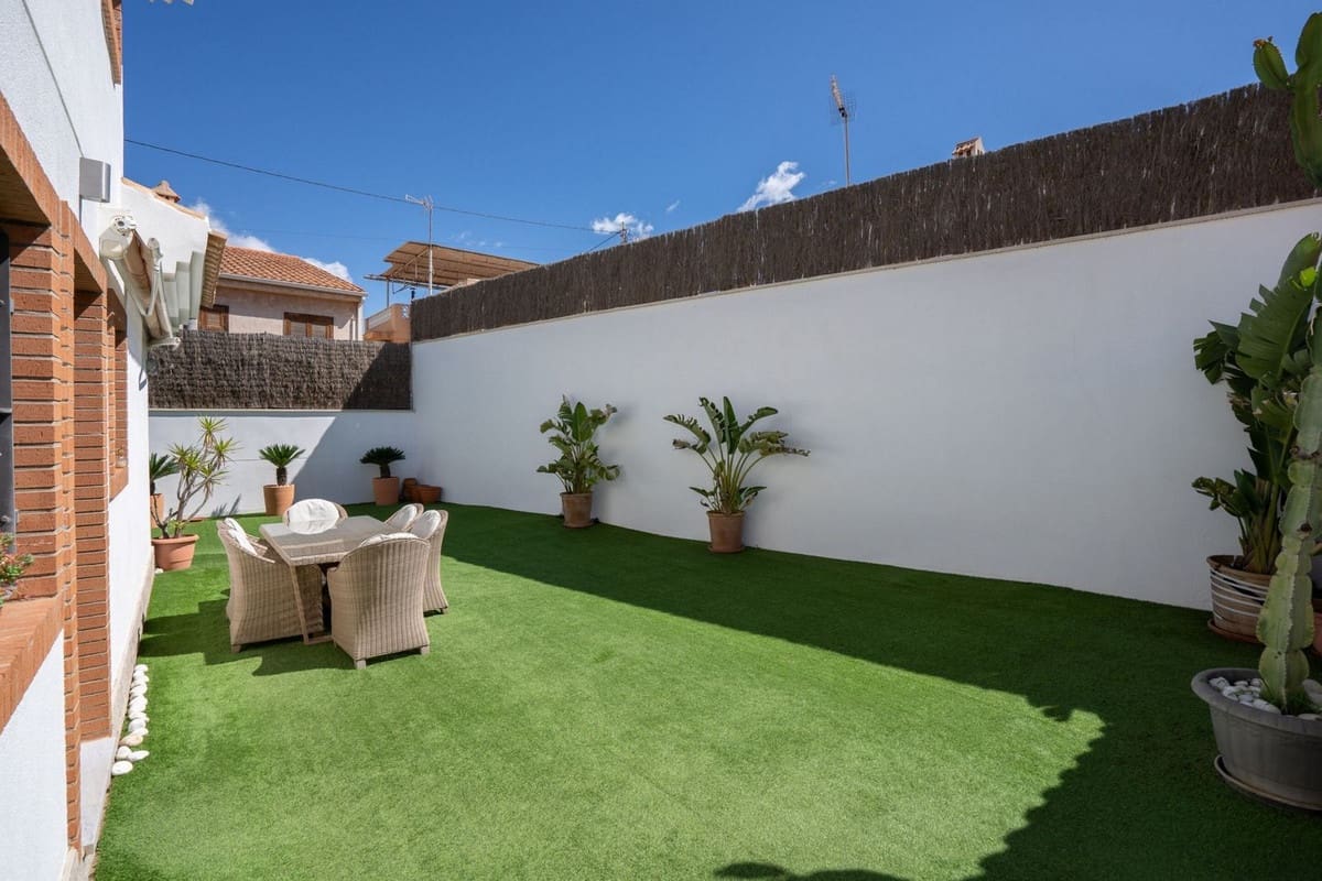 5 bedroom Villa for sale in Torre de la Horadada with pool garage - € 720,000 (Ref: 9020972)