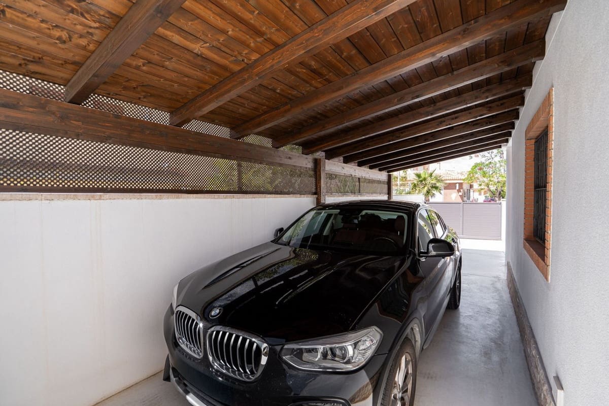 5 bedroom Villa for sale in Torre de la Horadada with pool garage - € 720,000 (Ref: 9020972)