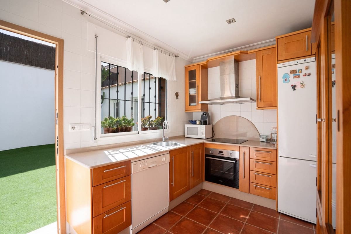 5 bedroom Villa for sale in Torre de la Horadada with pool garage - € 720,000 (Ref: 9020972)