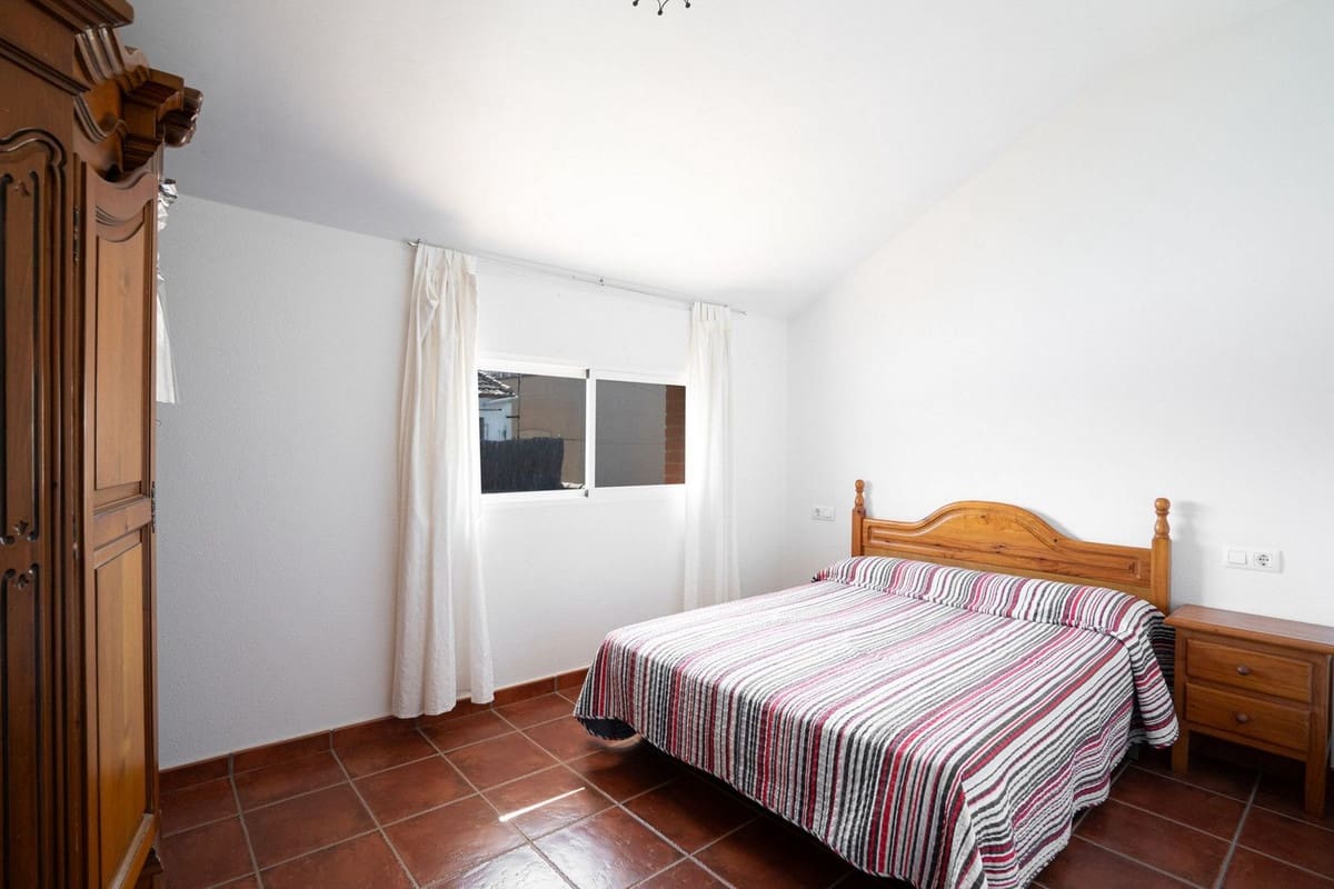 5 bedroom Villa for sale in Torre de la Horadada with pool garage - € 720,000 (Ref: 9020972)