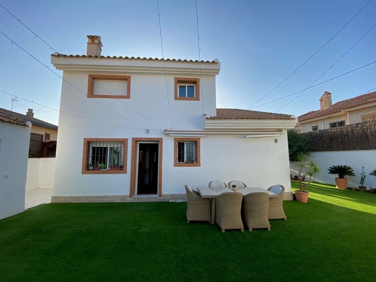 5 bedroom Villa for sale in Torre de la Horadada with pool garage - € 720,000 (Ref: 9020972)