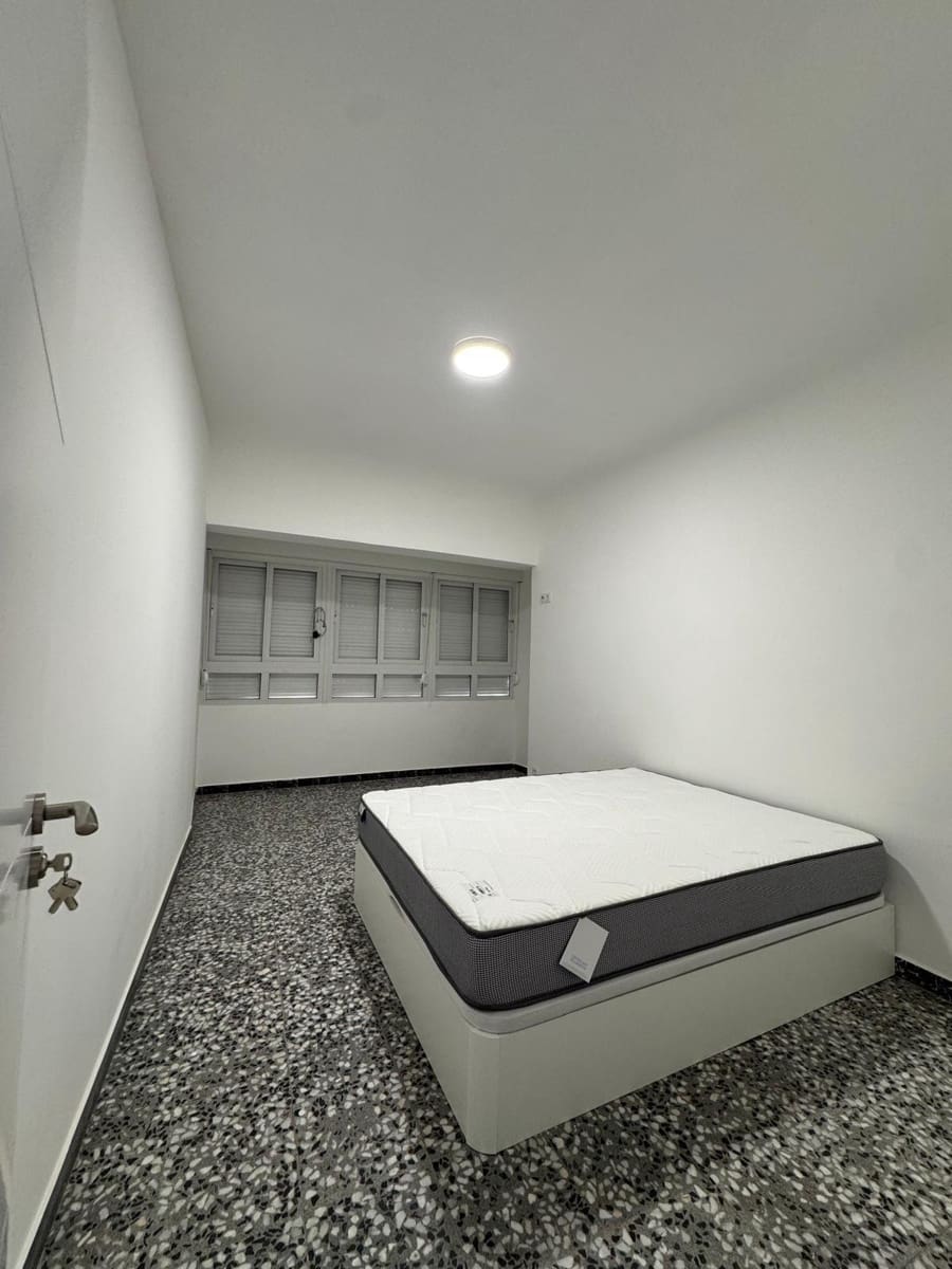 5 bedroom Townhouse for sale in Torrevieja - € 180,000 (Ref: 9023257)