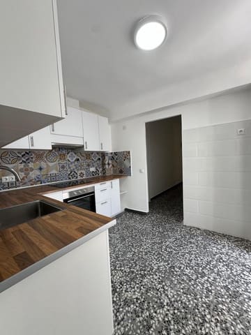 5 bedroom Townhouse for sale in Puerto Deportivo, Torrevieja - € 180,000 (Ref: 9023257)