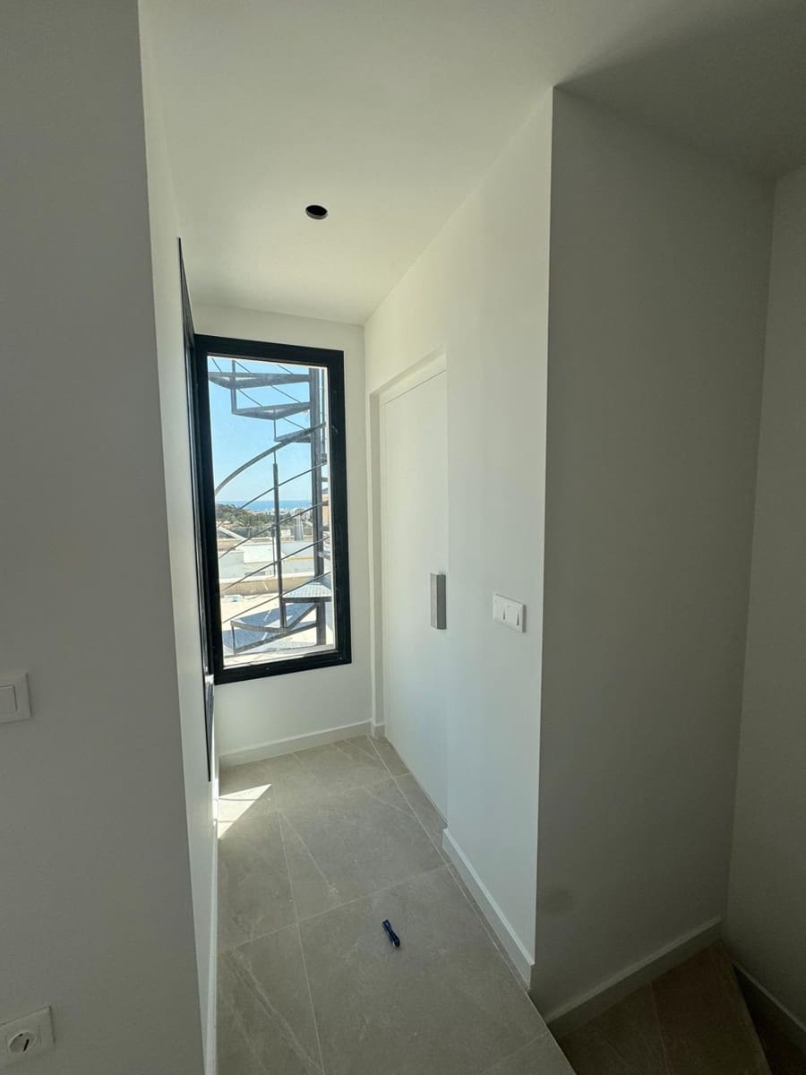 4 quarto Moradia para venda em Guardamar del Segura com piscina - 507 000 € (Ref: 9023259)