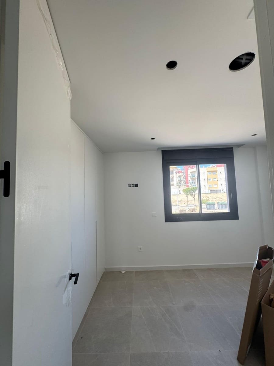 4 quarto Moradia para venda em Guardamar del Segura com piscina - 507 000 € (Ref: 9023259)