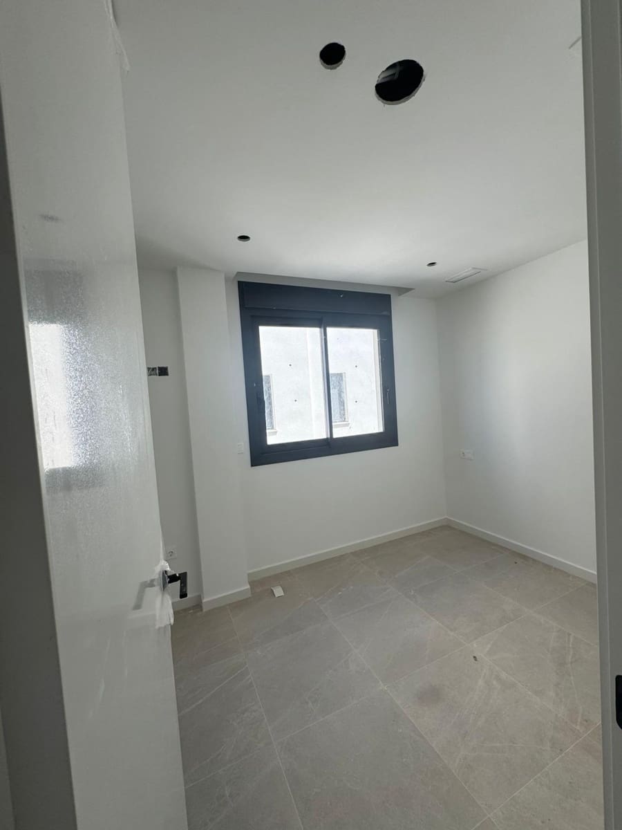 4 quarto Moradia para venda em Guardamar del Segura com piscina - 507 000 € (Ref: 9023259)