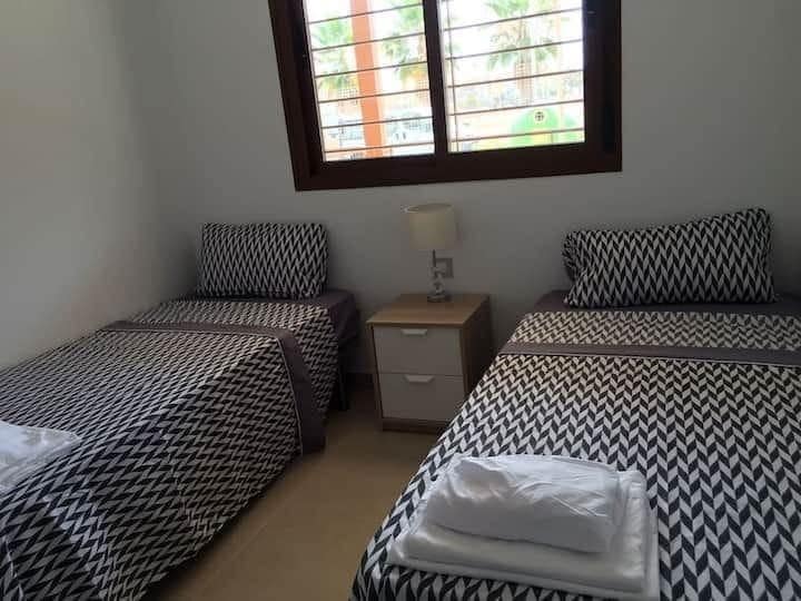 Apartamento de 2 habitaciones en Orihuela Costa en venta con piscina - 239.900 € (Ref: 9026825)